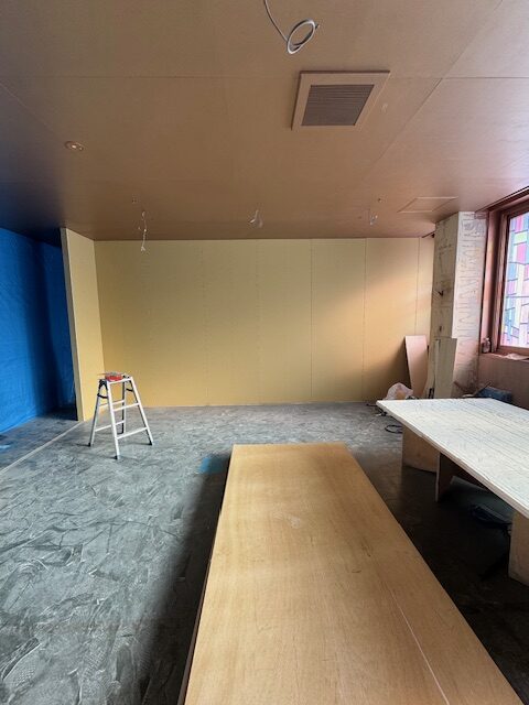 店舗改修スタート