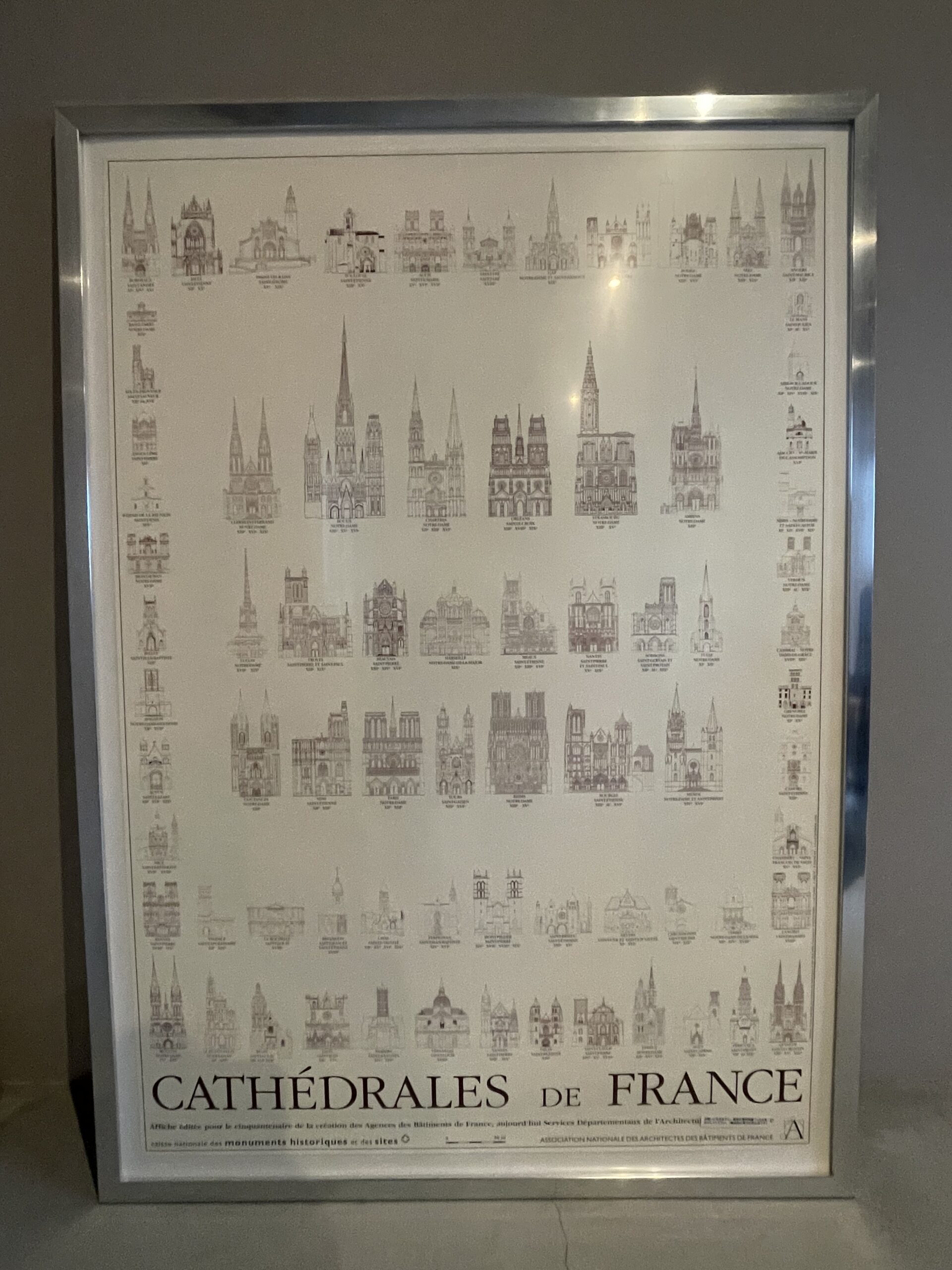 ポスターを飾る