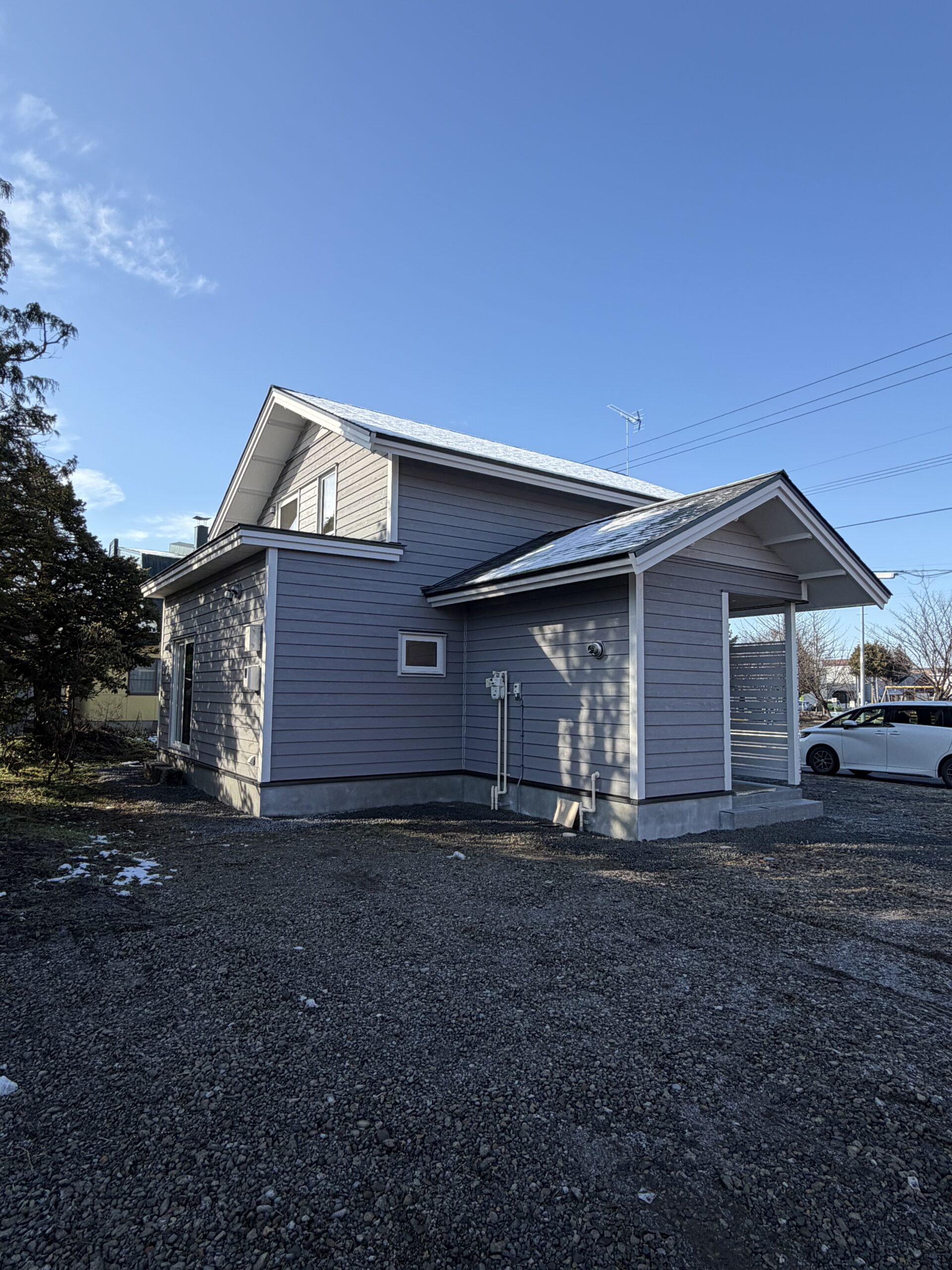 三角屋根の外観