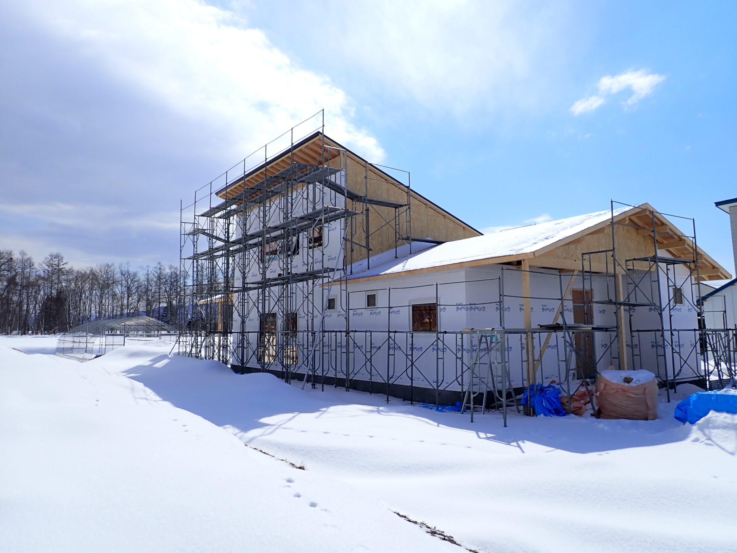 付加断熱施工中