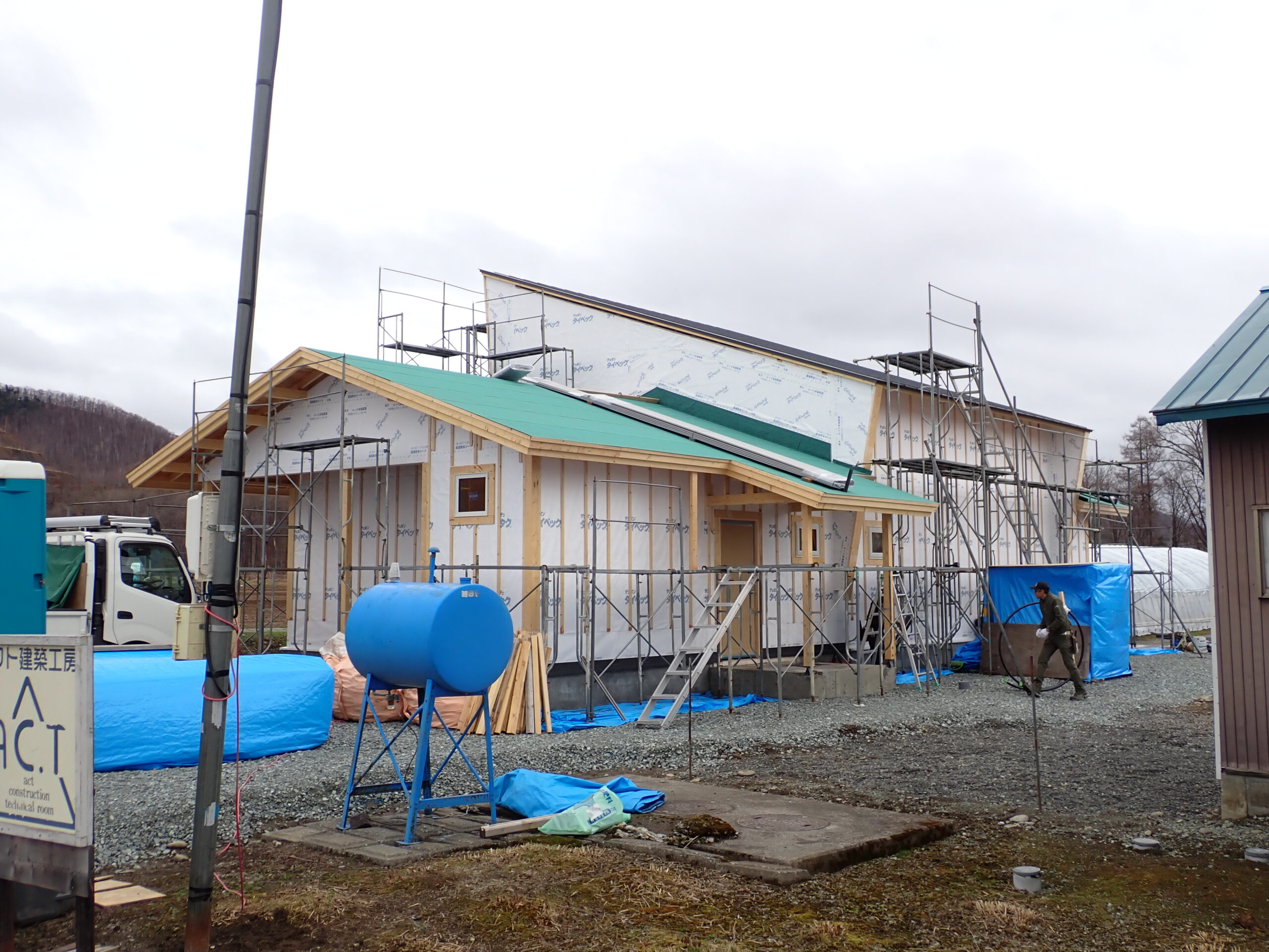 外部作業が続きます