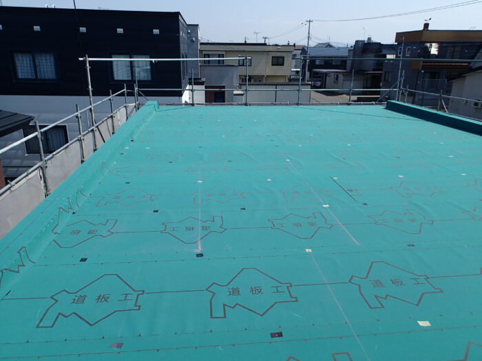 屋根工事スタート