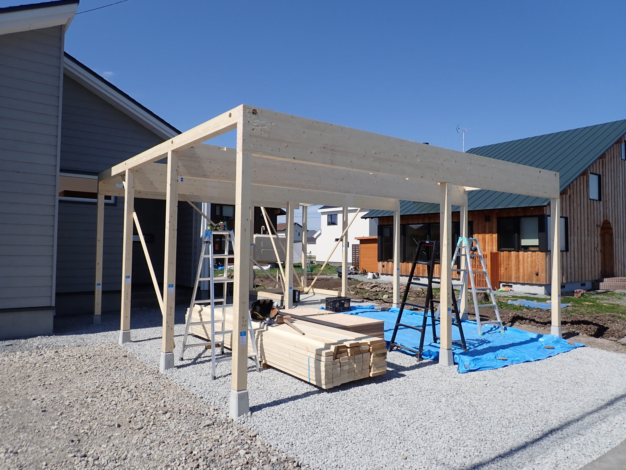 建て込み中