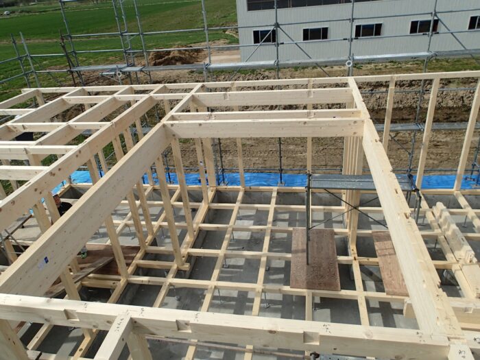 建て込み中