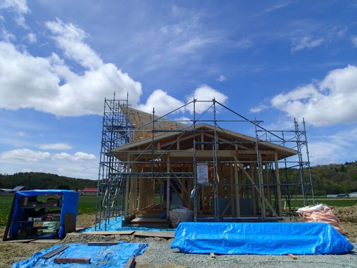 建て込み中