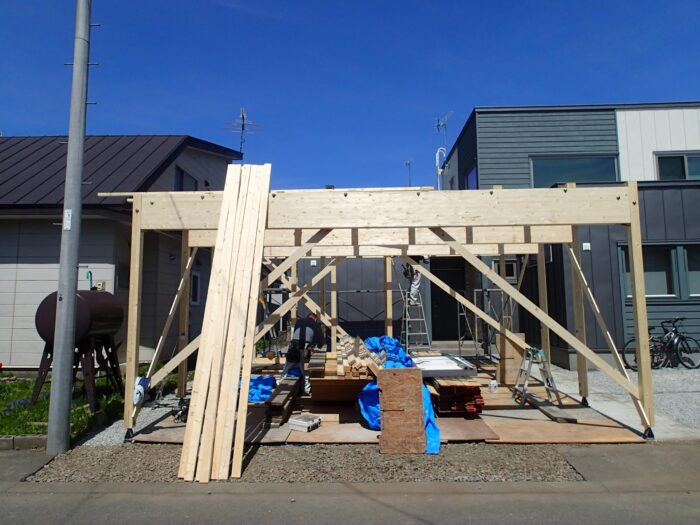 ｶｰﾎﾟｰﾄ建て込み中