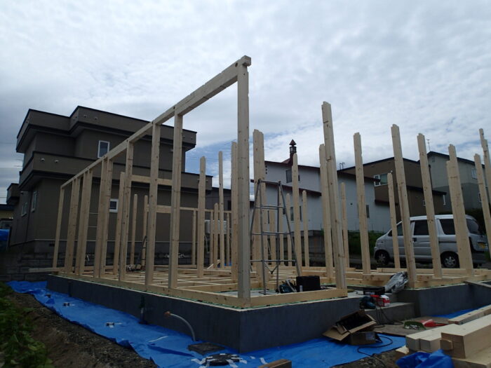 建て込み中