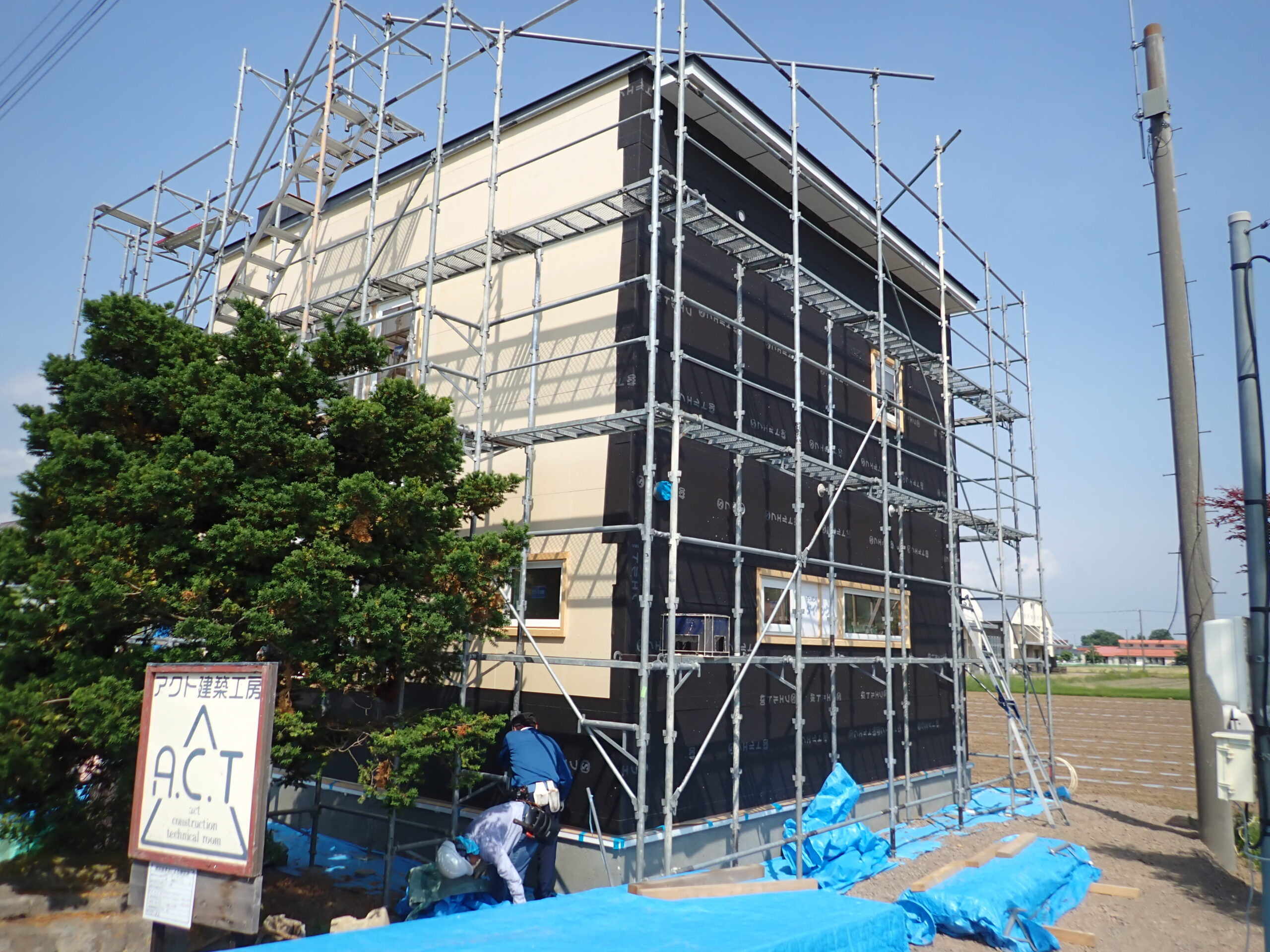 外壁工事スタート