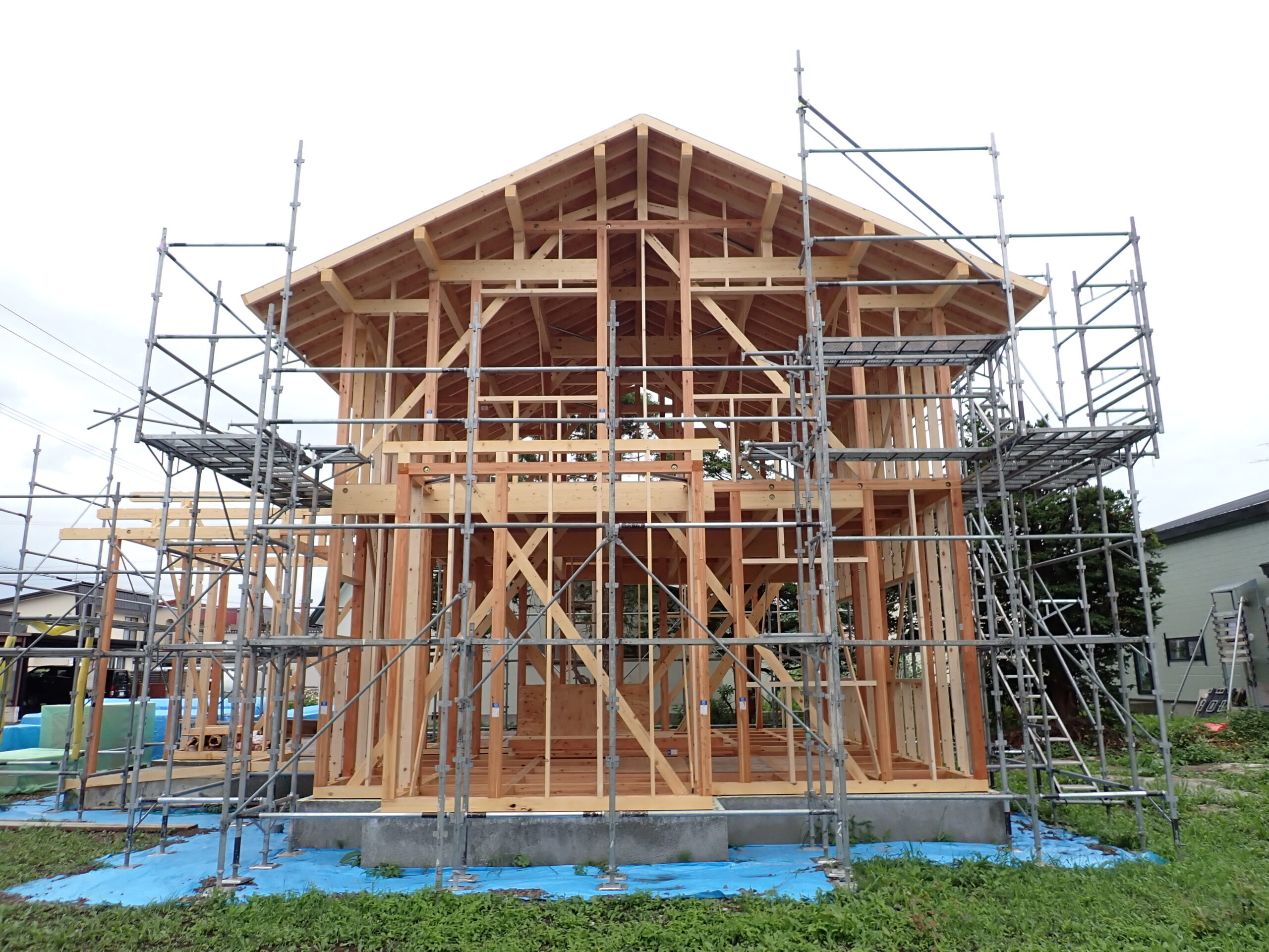 小屋組み中