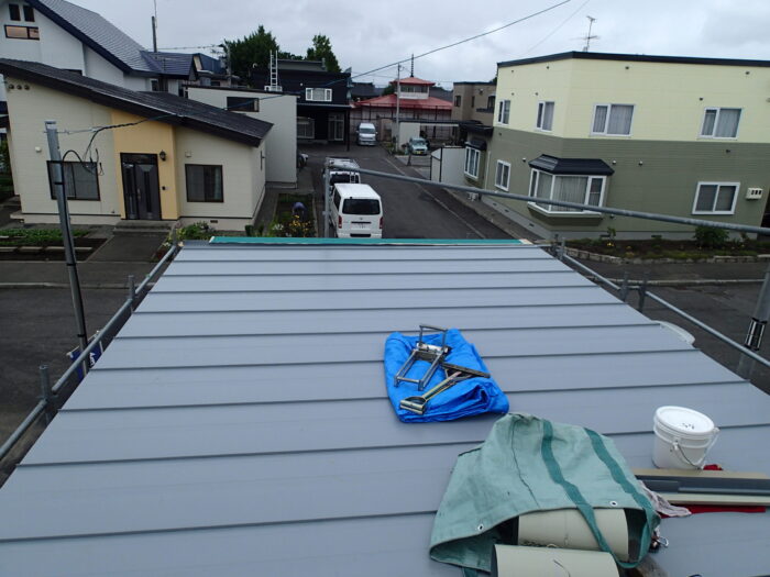 屋根板金施工中
