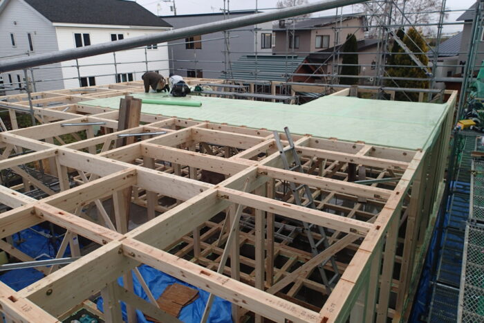 建て込み中