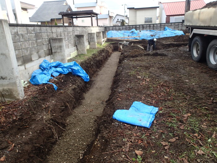 基礎工事スタート
