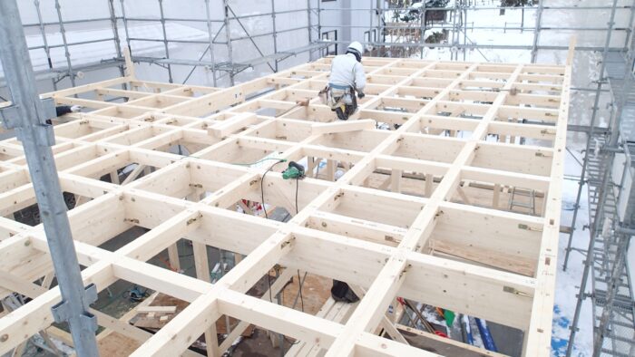 建て込み中